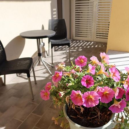 La Casa Di Loris Apartment Sarzana Bagian luar foto