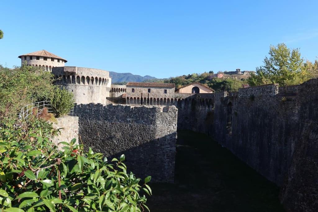 La Casa Di Loris Apartment Sarzana Bagian luar foto