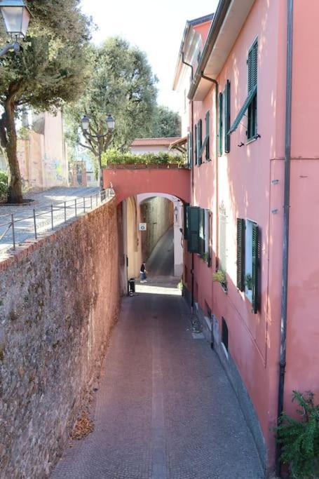 La Casa Di Loris Apartment Sarzana Bagian luar foto