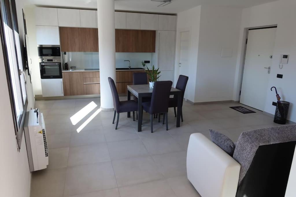 La Casa Di Loris Apartment Sarzana Bagian luar foto