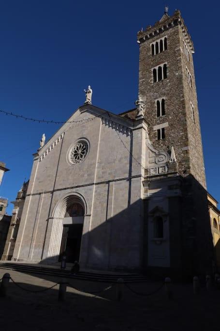 La Casa Di Loris Apartment Sarzana Bagian luar foto