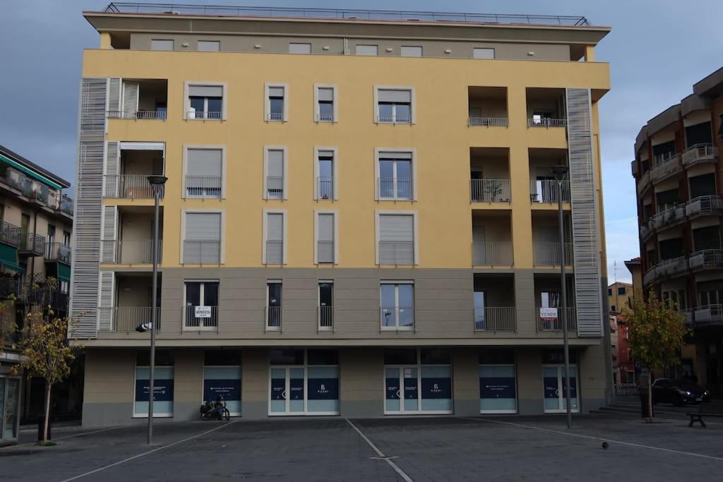 La Casa Di Loris Apartment Sarzana Bagian luar foto