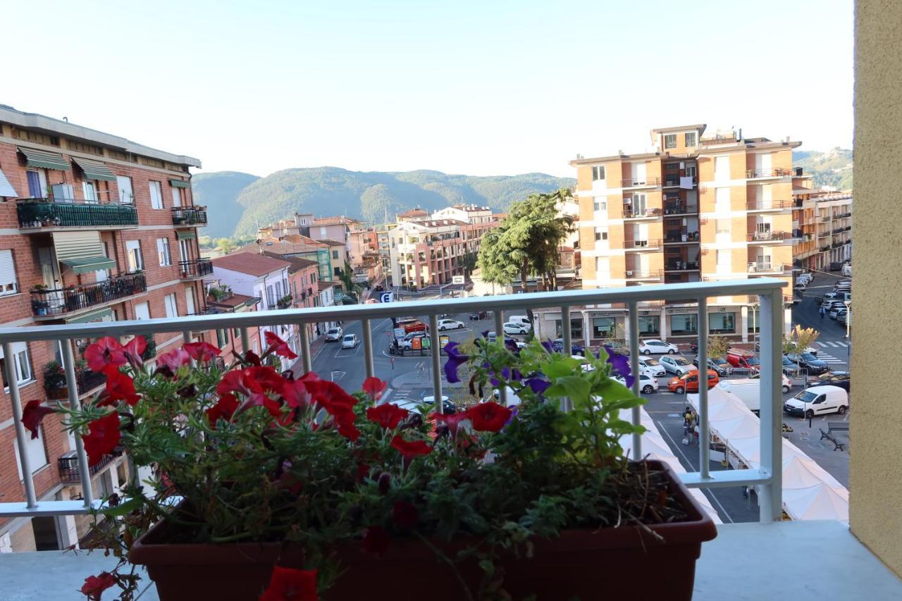 La Casa Di Loris Apartment Sarzana Bagian luar foto